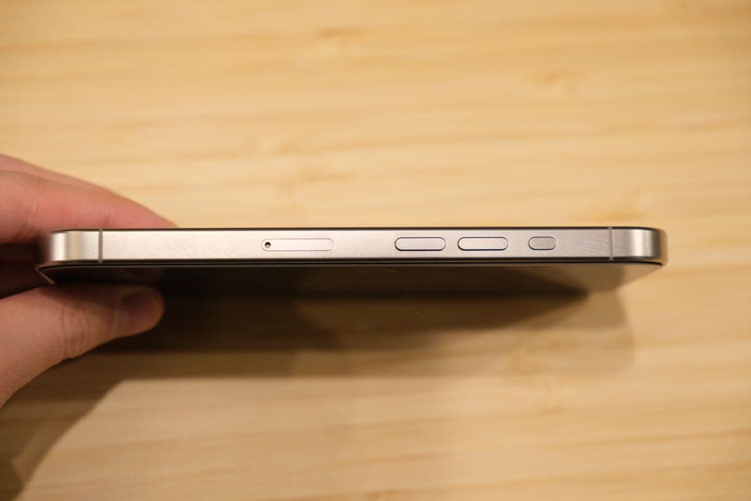 【極美品】iPhone 15 Pro 128GB ナチュラルチタニウム おまけ付