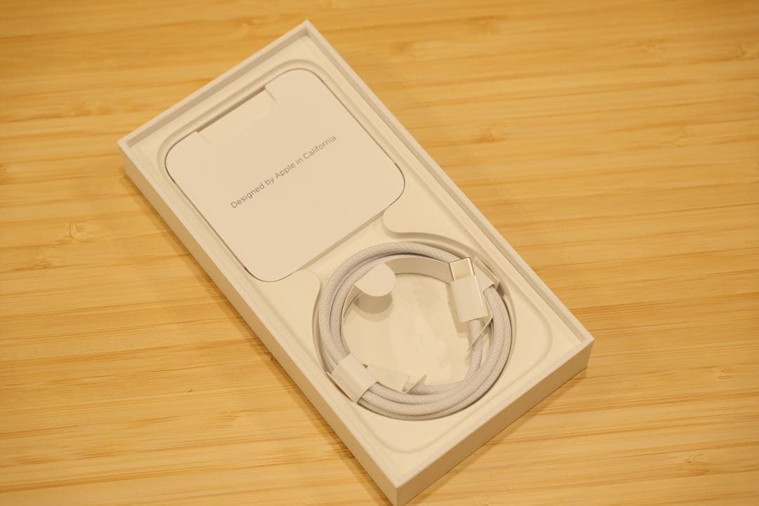 【極美品】iPhone 15 Pro 128GB ナチュラルチタニウム おまけ付