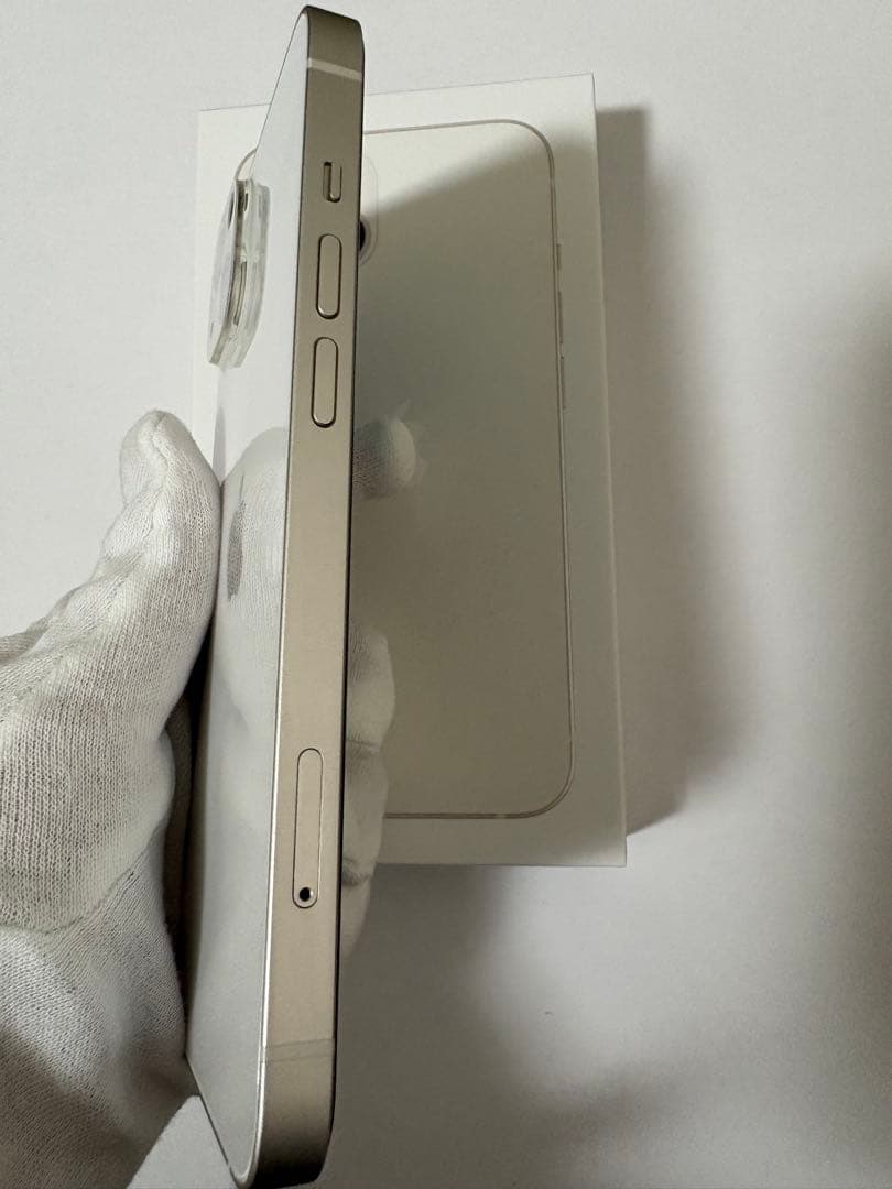 Apple iPhone 13 スターライト 本体／SIMフリー 美品