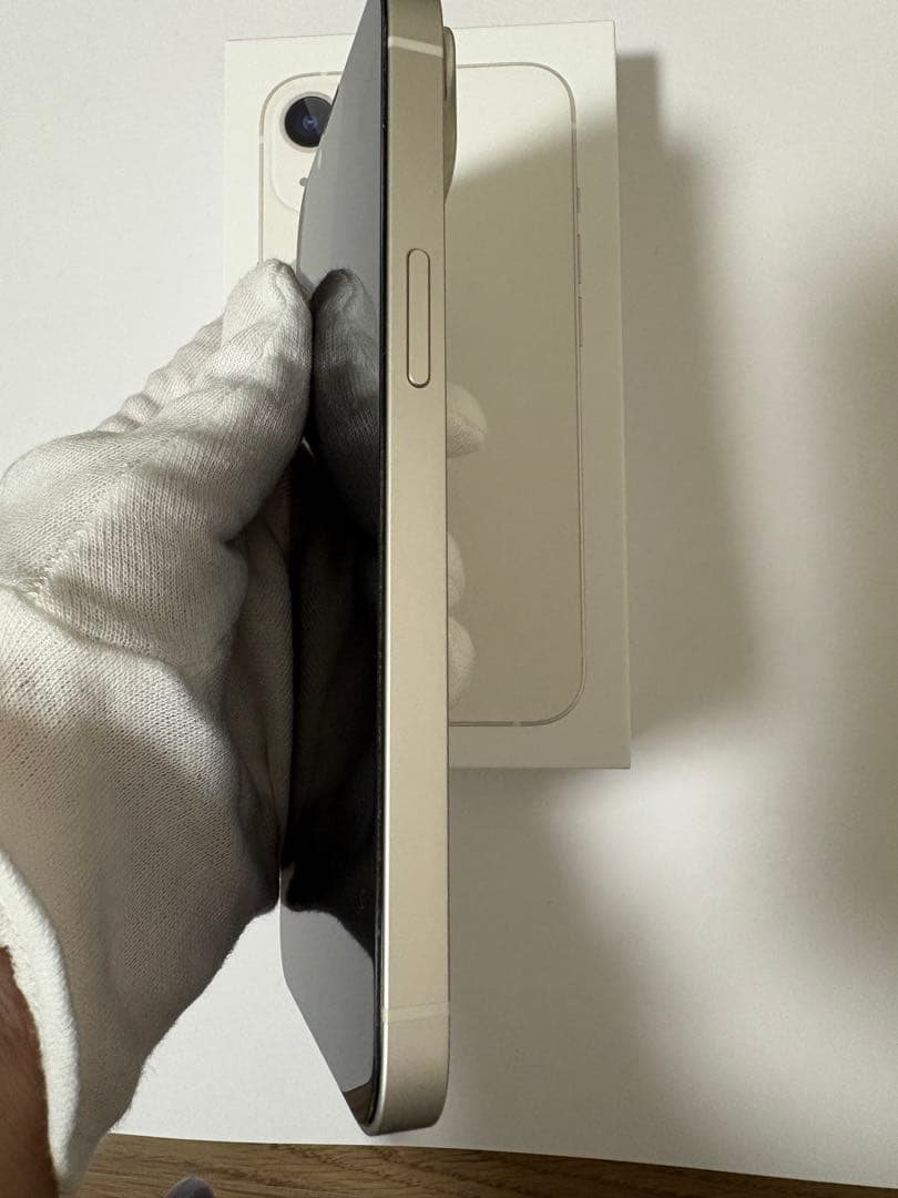 Apple iPhone 13 スターライト 本体／SIMフリー 美品