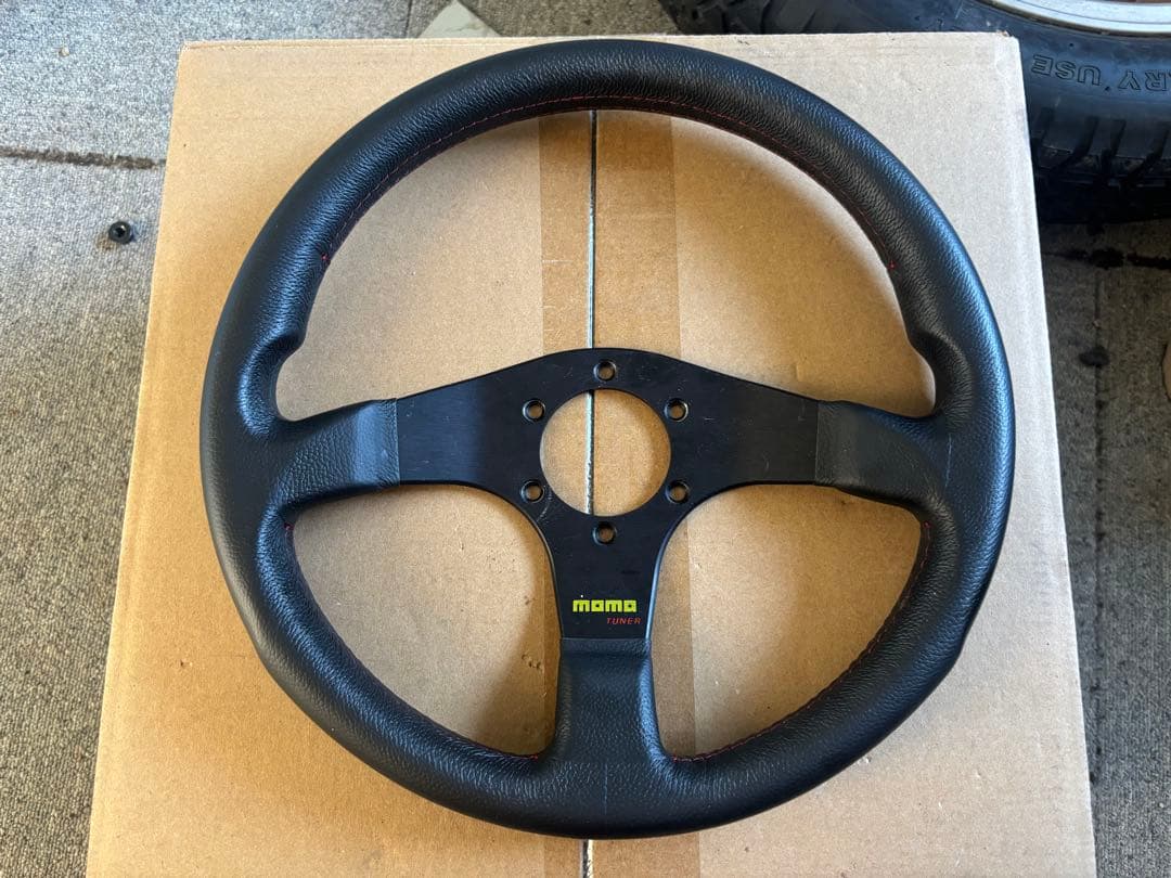 MOMO TUNER ステアリング　32π