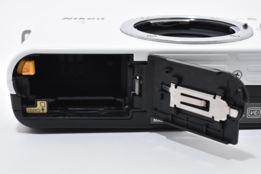 超美品 ニコン J1 ミラーレスデジタルカメラボディホワイト Nikon