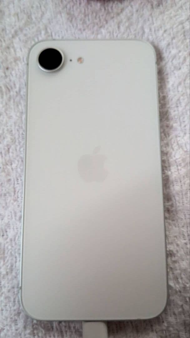 ｉＰｈｏｎｅ１６e新品同様１２８ギガ２４時間以内発送