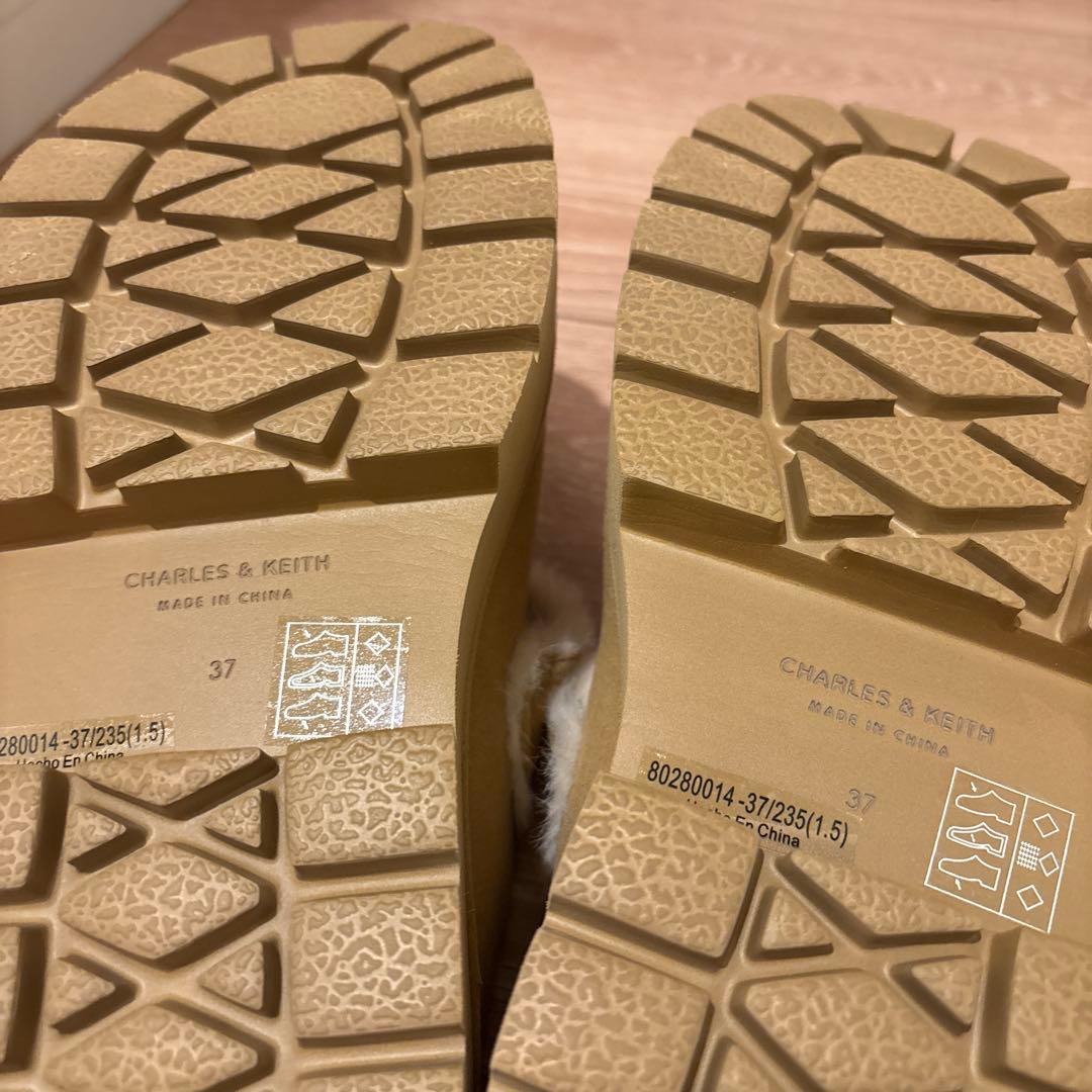 Bergen ベルゲン テクスチャーファートリムバックルプラットフォームミュール