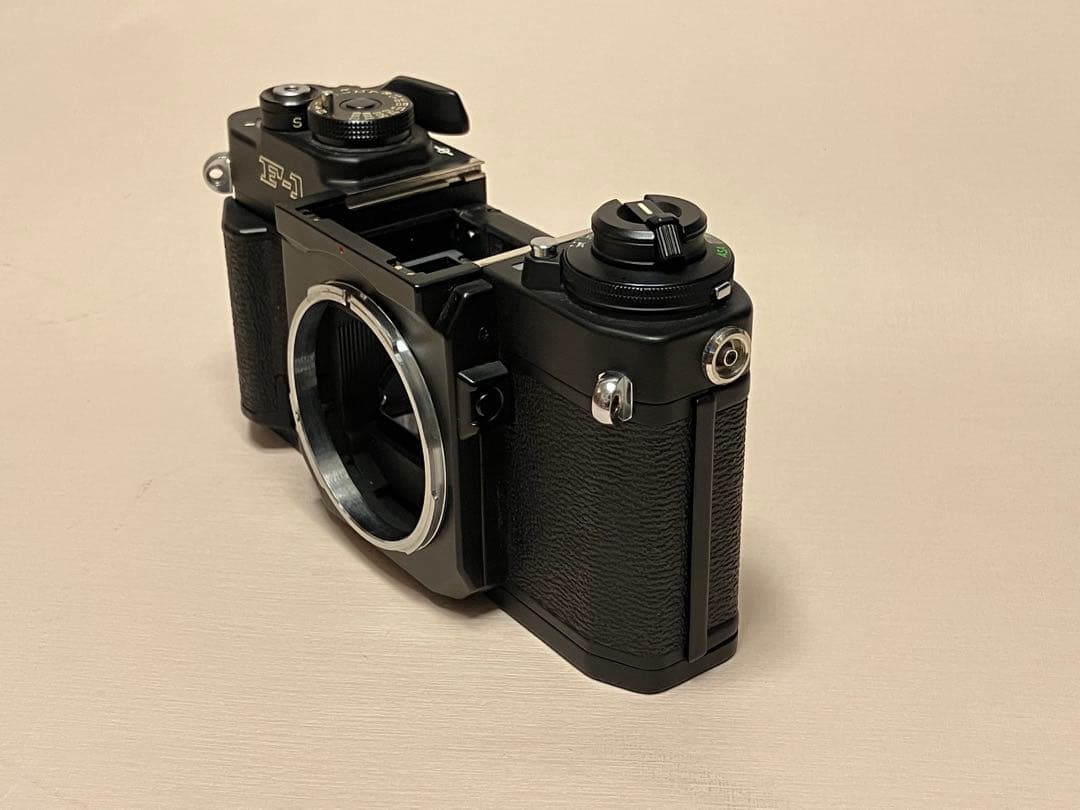 CANON NEW F-1 ボディ　フィルム一眼レフカメラ