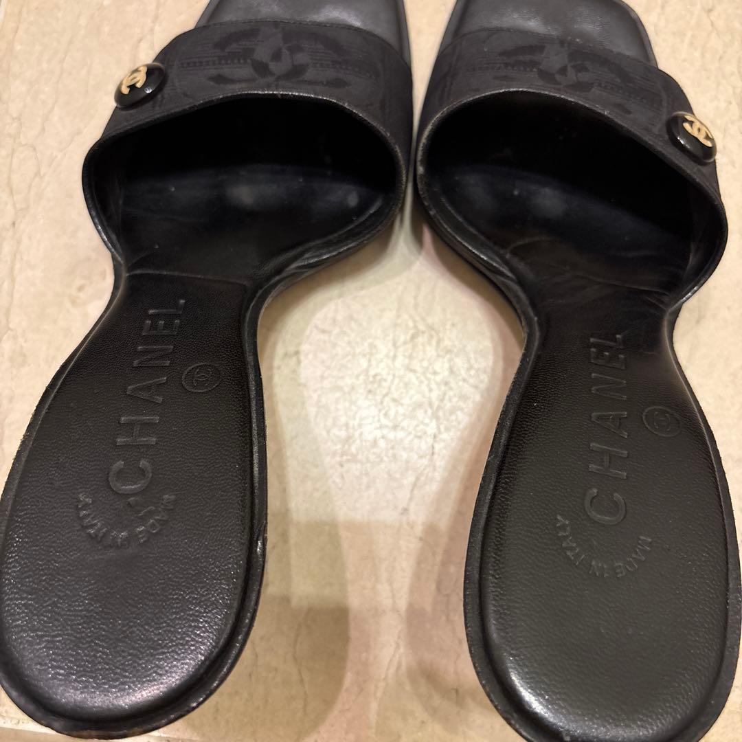 CHANEL ニュートラベルライン ミュール 金ココマーク 黒