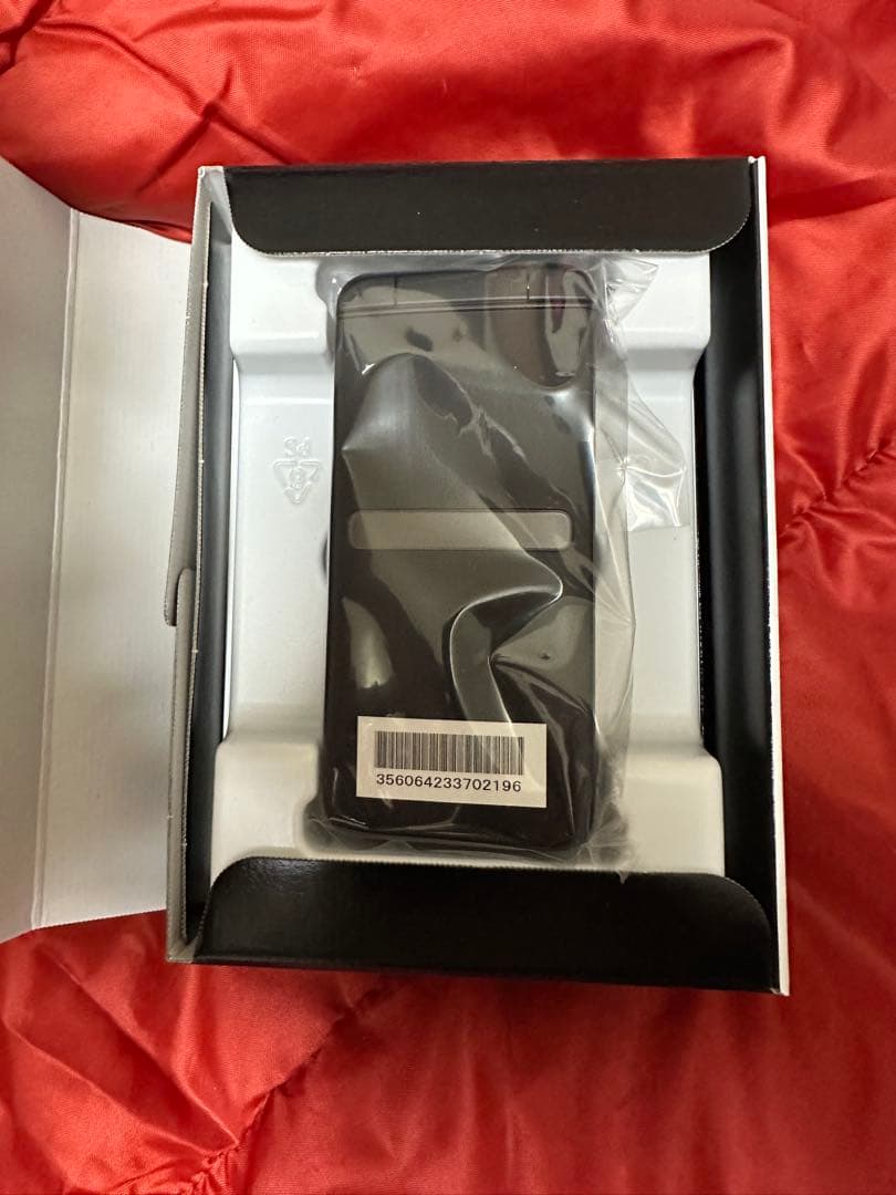 au KYF39 GRATINA 本体ブラック