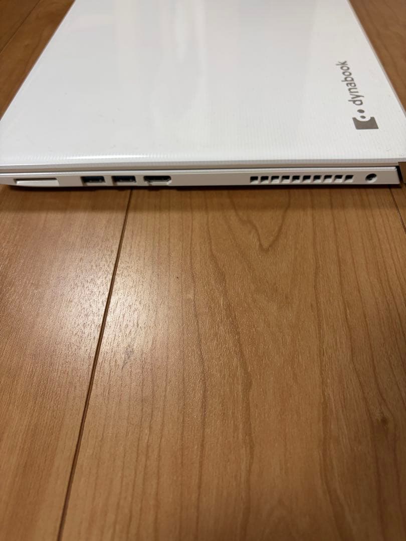 東芝　Toshiba dynabook T55/GWS ホワイト