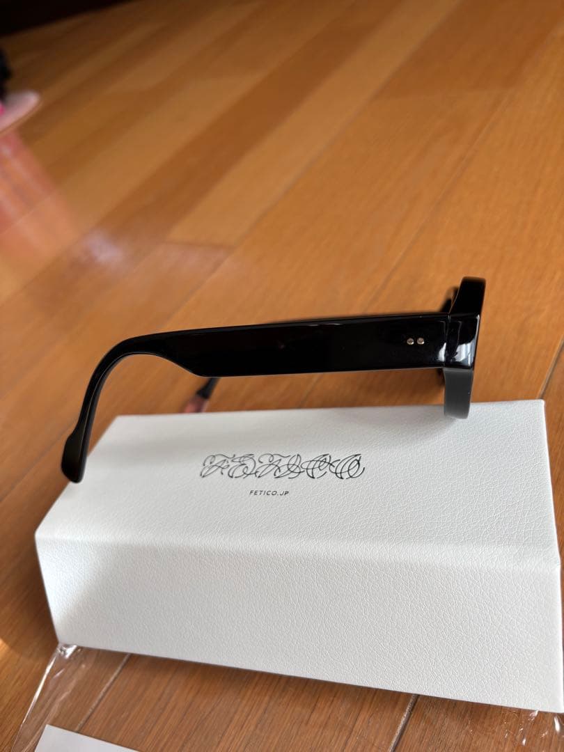 FETICO コラボサングラス　BLANC.黒