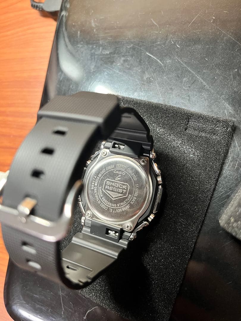 カシオ Gショック GM-2100-1AJF (楽天)、メタルケース(メルカリ)
