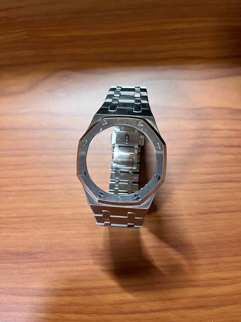 カシオ Gショック GM-2100-1AJF (楽天)、メタルケース(メルカリ)