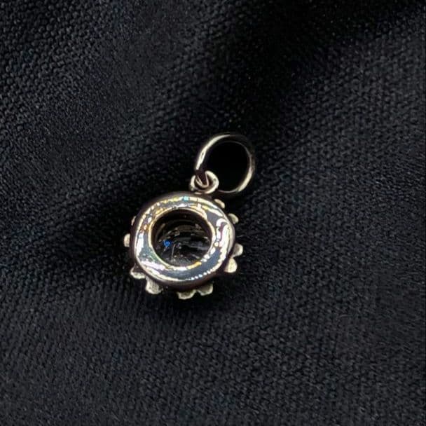 アンティーク　リメイク　オールドマインカットダイヤの一粒チャーム　　１８金