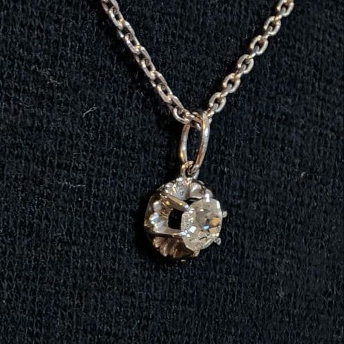 アンティーク　リメイク　オールドマインカットダイヤの一粒チャーム　　１８金