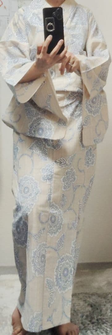 竺仙浴衣　ベージュにブルーの花柄ペイズリー