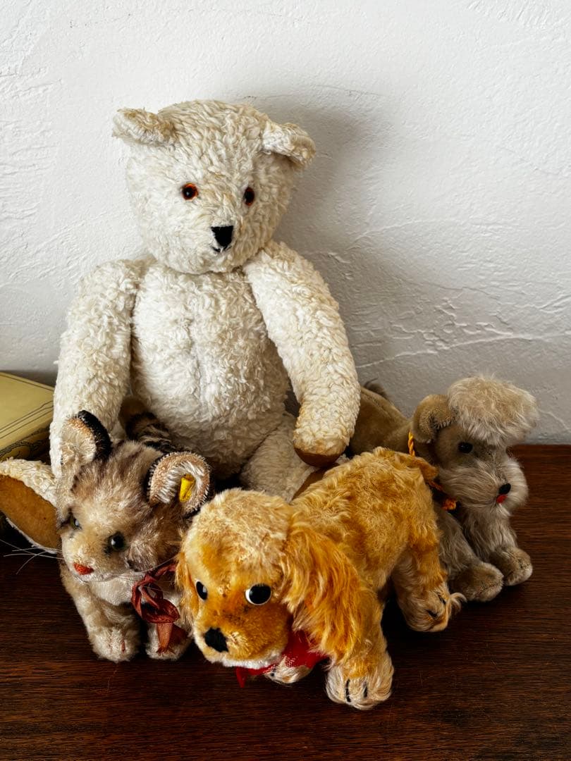 オランダ　蚤の市　犬　ぬいぐるみ　シュタイフ