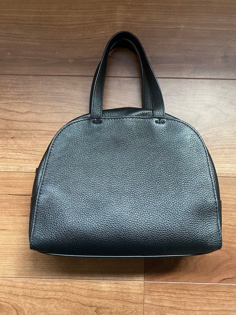 【大人気】美品　「装いを、ちょっと特別に」レザーのミニハンドバッグ / ボストン