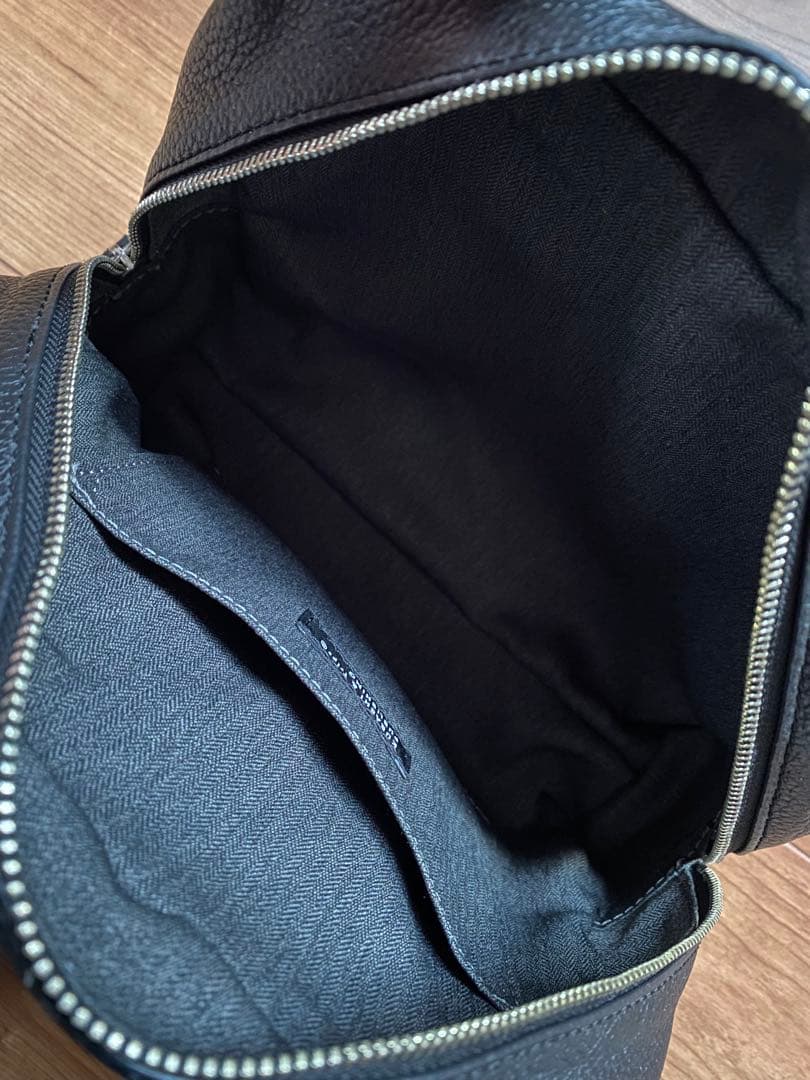 【大人気】美品　「装いを、ちょっと特別に」レザーのミニハンドバッグ / ボストン