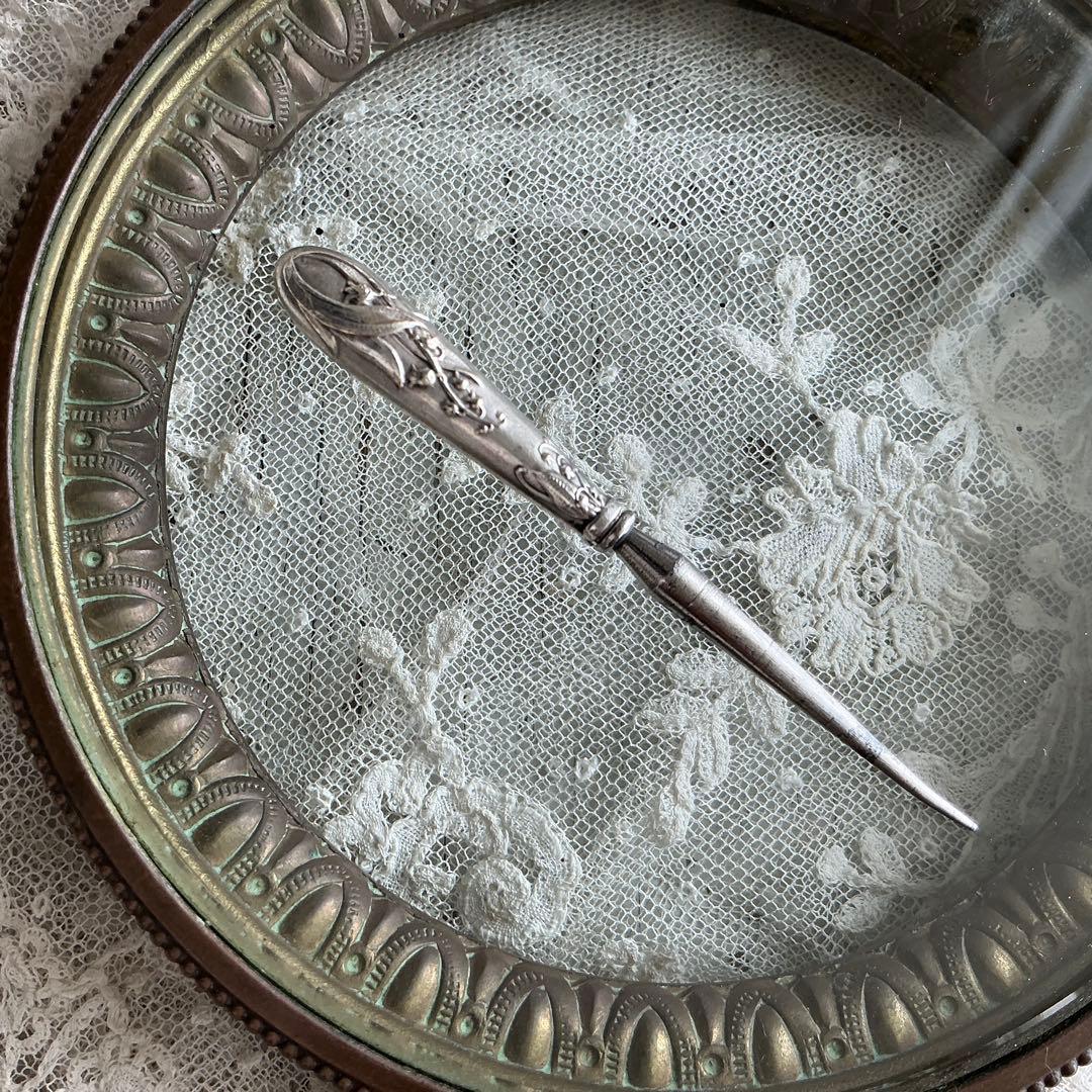 フランスアンティーク　すずらん　ニードルケース＆目打ち　シルバープレート　鈴蘭