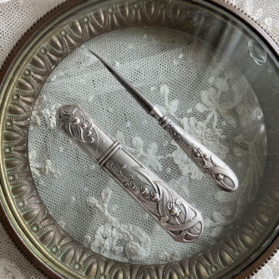 フランスアンティーク　すずらん　ニードルケース＆目打ち　シルバープレート　鈴蘭