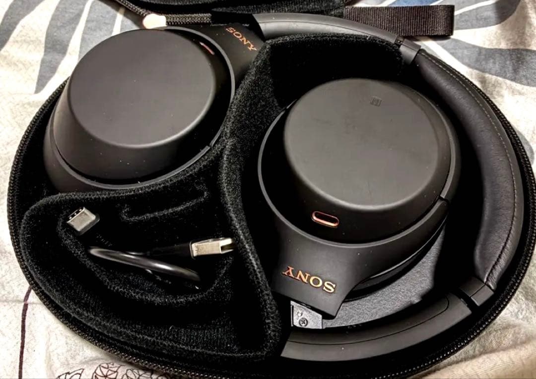 感動品・美品 Sony WH-1000XM4 ブラック
