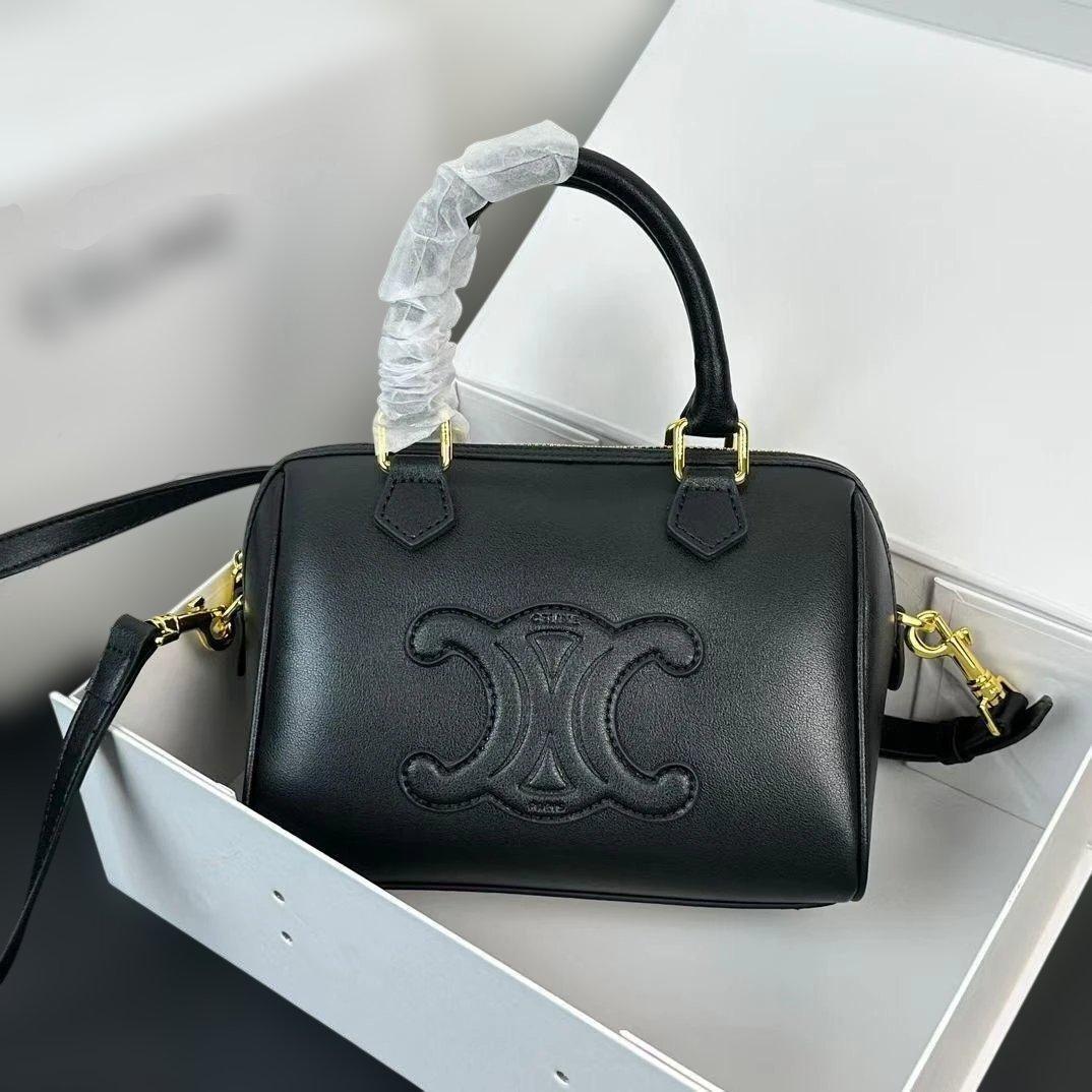 TRIOMPHE CANVAS ブラックレザー ショルダーバッグ