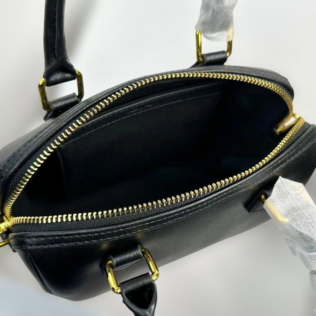 TRIOMPHE CANVAS ブラックレザー ショルダーバッグ