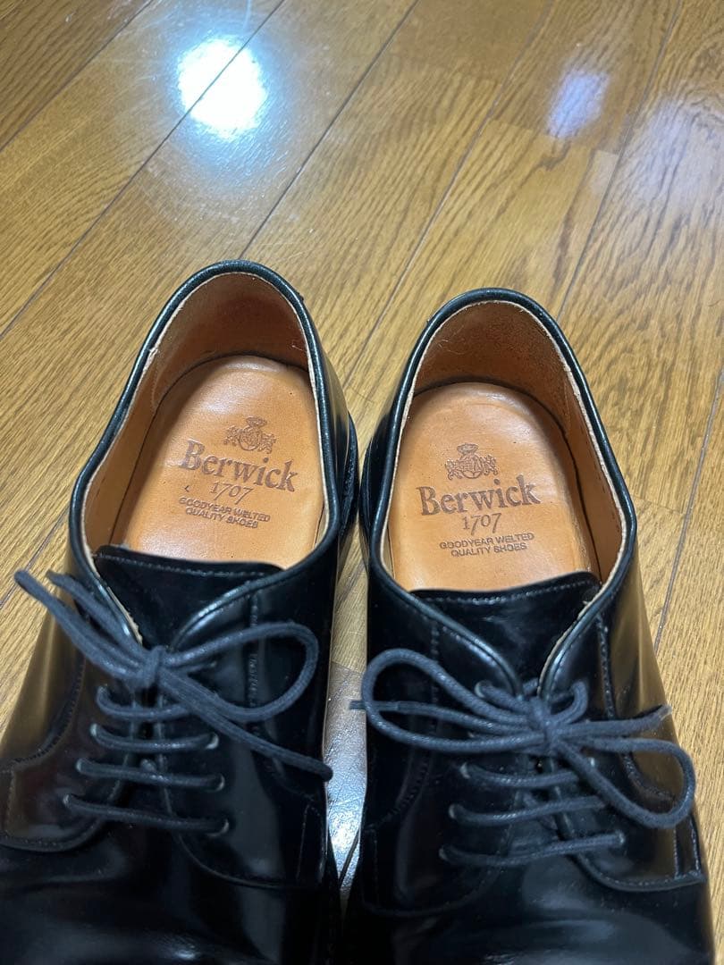 Berwick 1907 ブラック プレーンドレスシューズ