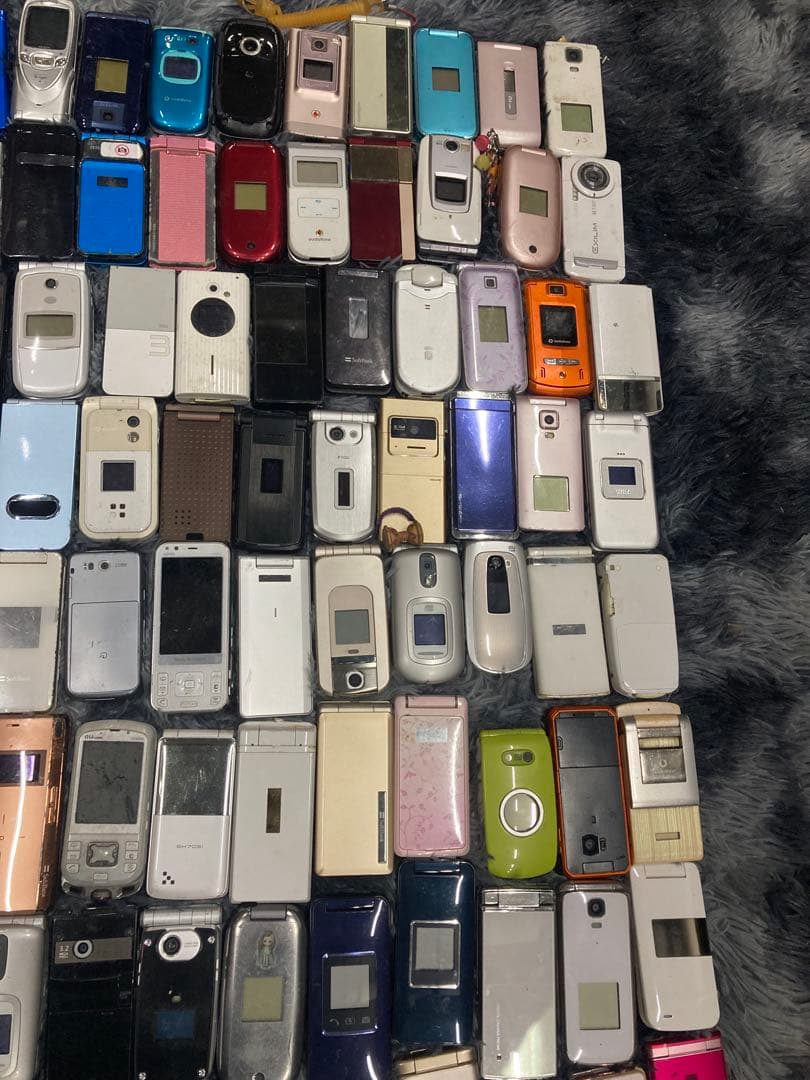 大量 147台 まとめ売り ジャンク ガラケー 携帯電話