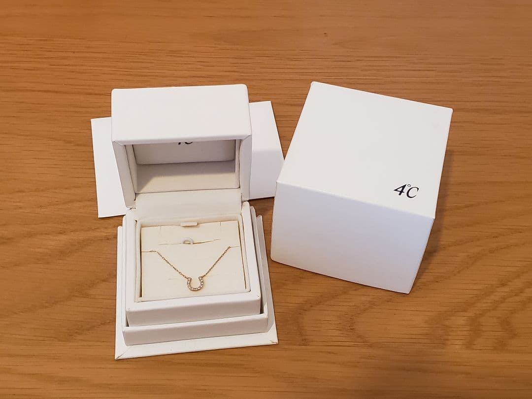 4℃ / 馬蹄モチーフ K10イエローゴールド ネックレス