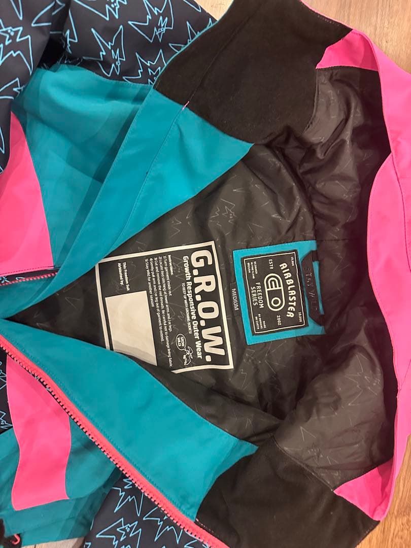 airblaster キッズ　上下　23-24モデル　Mサイズ　キレイ