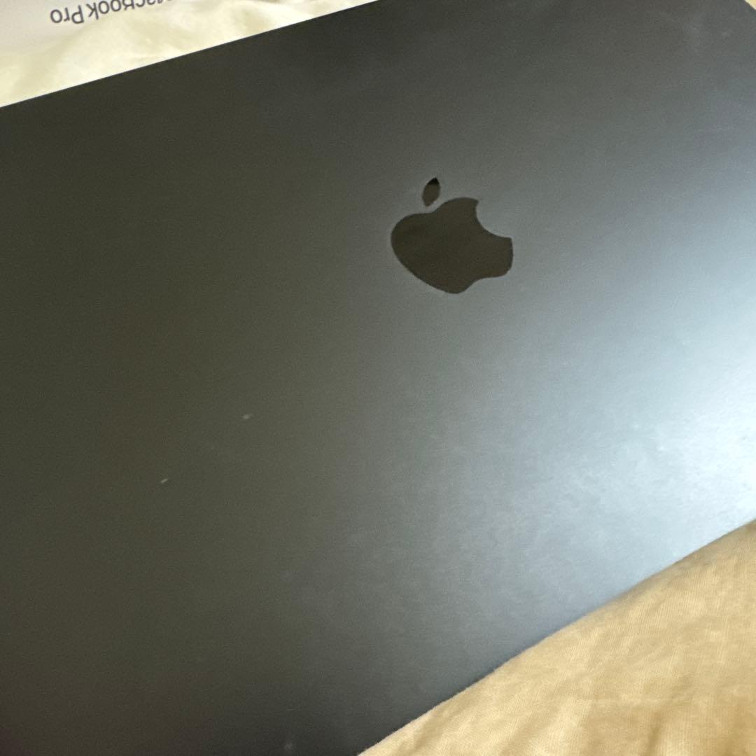 Apple MacBook Pro M4 16インチ