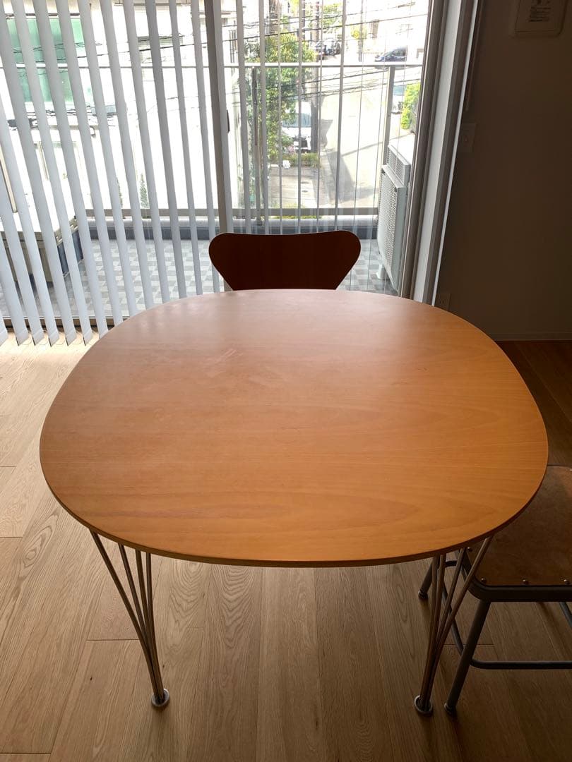 Fritz Hansen スーパー円テーブル（Bテーブル）ダイニング