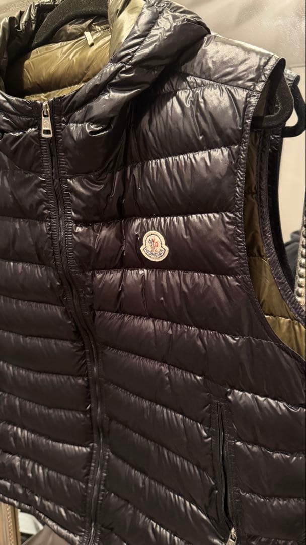 モンクレール　黒 フード付きダウンベスト　6