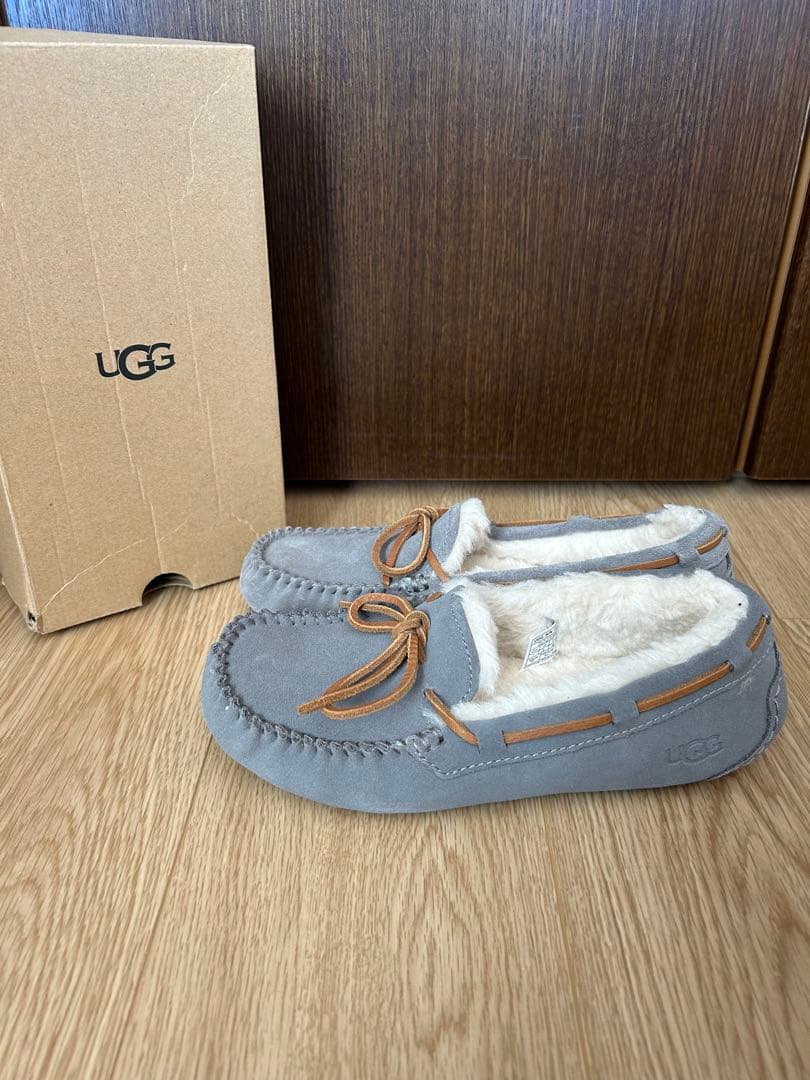 【新品】UGG グレー モカシン　24㎝