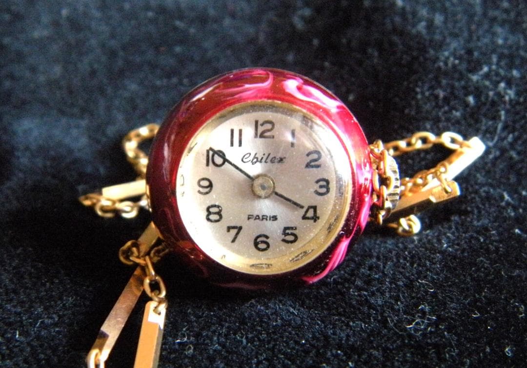 ★動きます！★赤いエナメルのペンダント時計/ペンダント・ウオッチ　鎖付き★