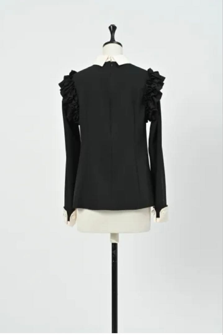 hue day to evening フリルダブルカフスブラウス