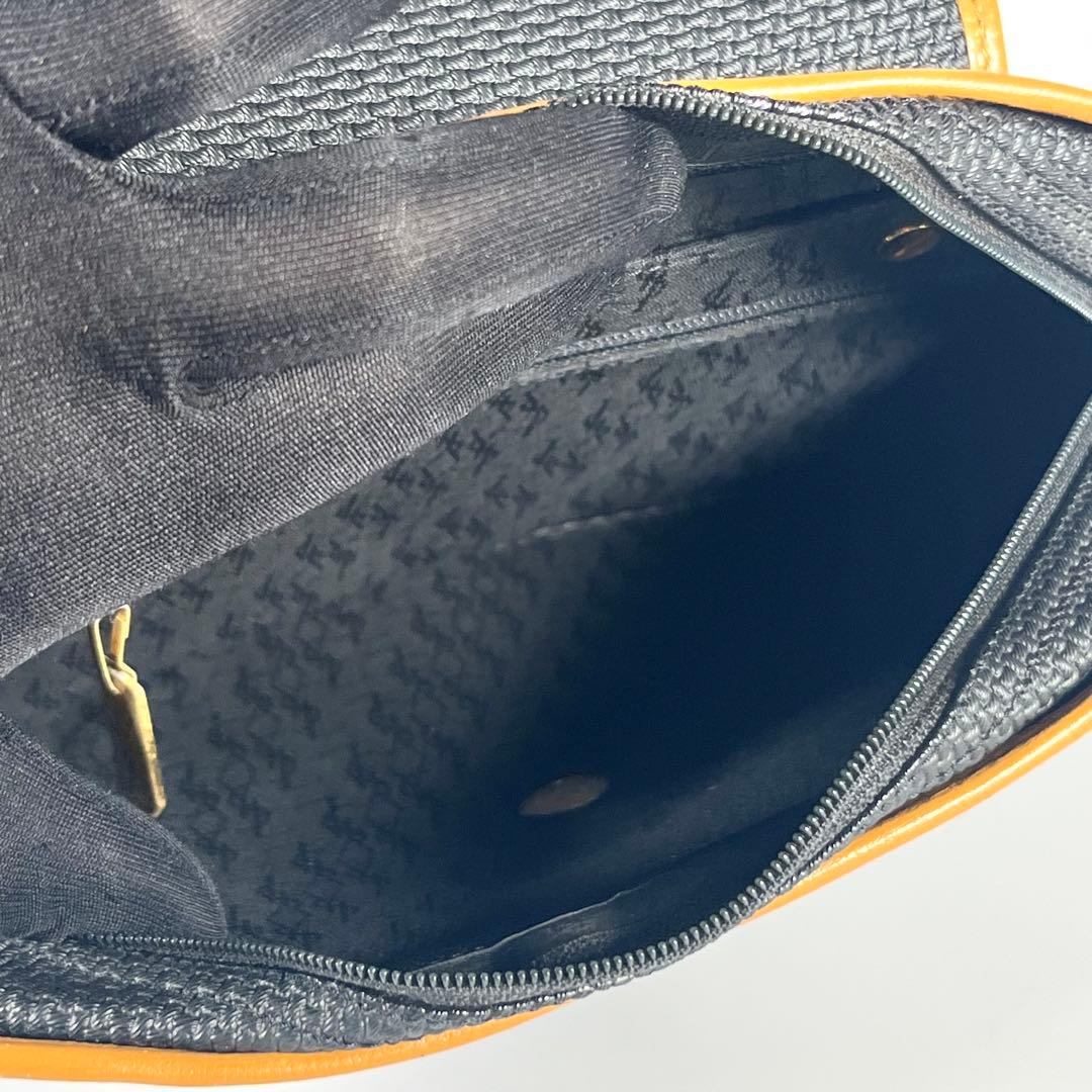 【美品】Yves Saint Laurent カサンドラロゴ　クラッチバッグ