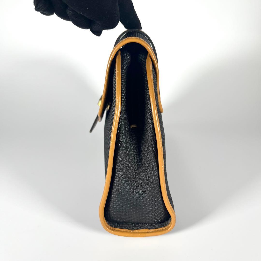 【美品】Yves Saint Laurent カサンドラロゴ　クラッチバッグ