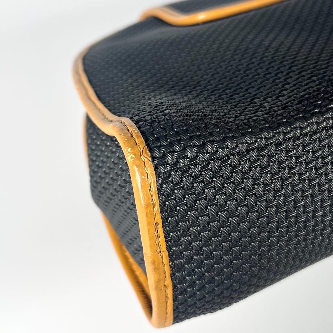 【美品】Yves Saint Laurent カサンドラロゴ　クラッチバッグ