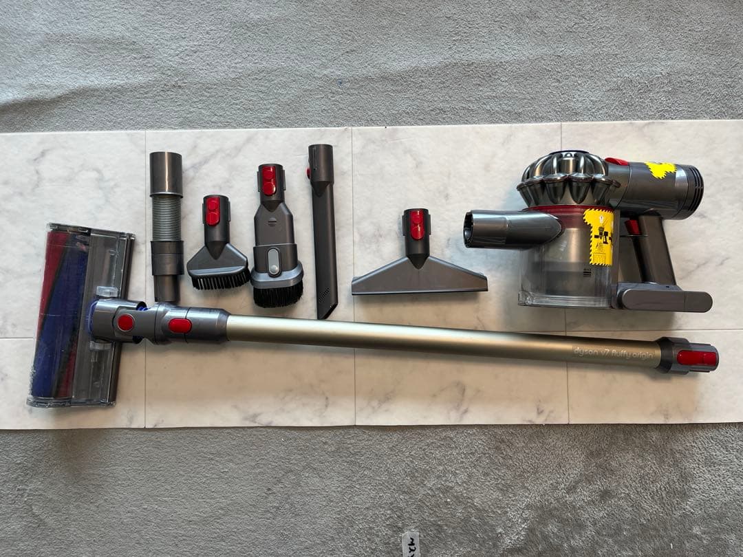 チ*チ様 【正規品】dysonダイソン Ｖ７コードレスクリーナー　フルセット