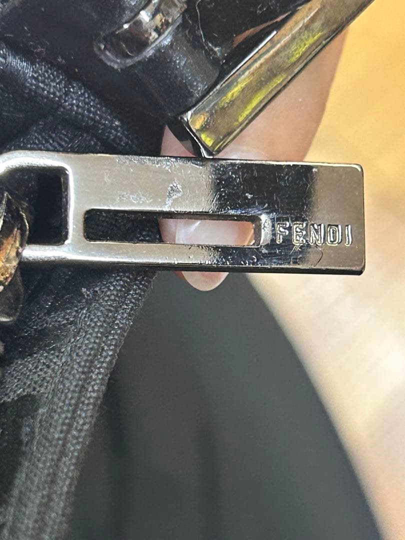 B12-73 FENDI フェンディ ズッキーニ アクセサリーポーチ 黒