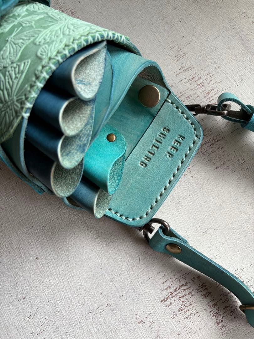 maiちゃん 手染めミント、蝶型押しミントグリーンのシザーケース