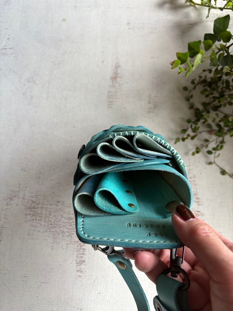 maiちゃん 手染めミント、蝶型押しミントグリーンのシザーケース