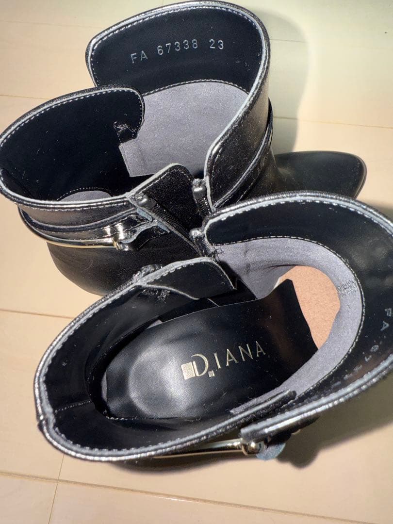 ダイアナ　ショートブーツ　シルバー金具付き