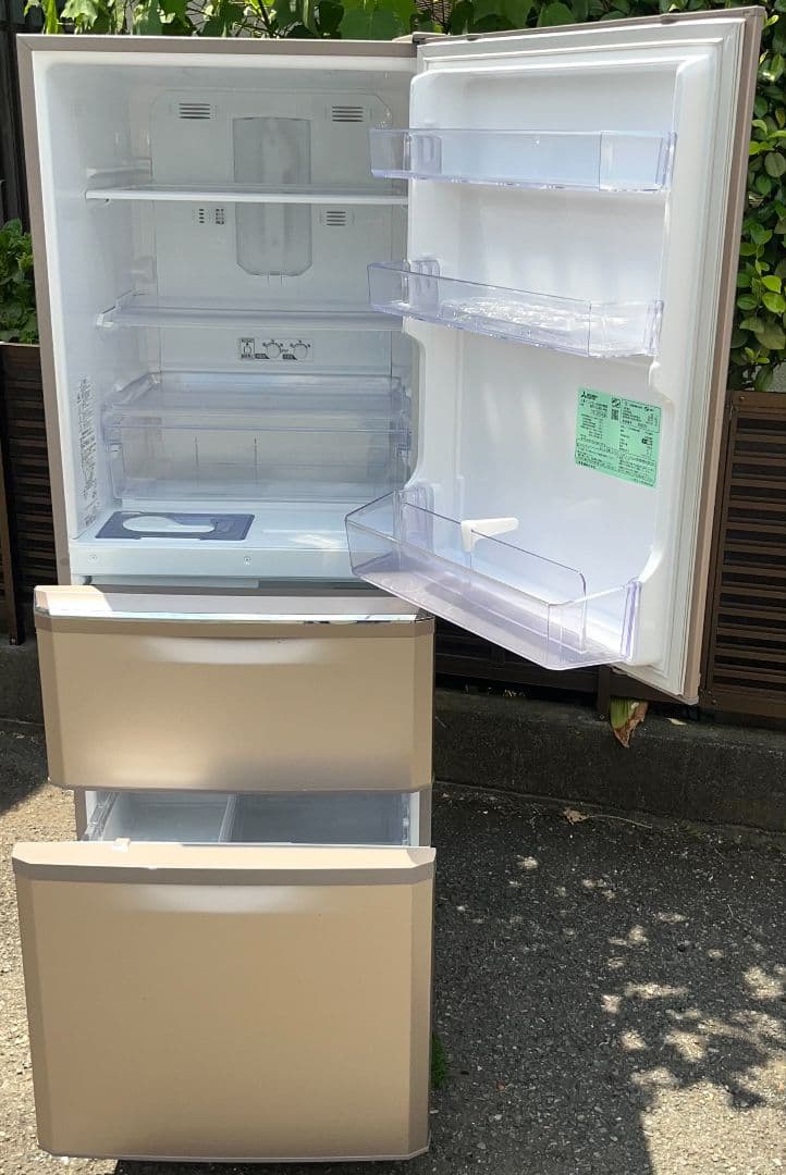 特価三菱大型3ドア冷凍冷蔵庫　真ん中野菜室ガラスシェルフ自動製氷機能　19年製