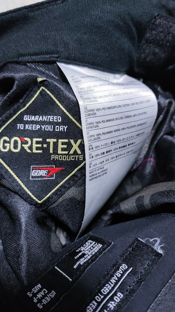 【 VOLCOM ボルコム】 スノーボードウェアパンツ ズボン ゴアテックス 黒