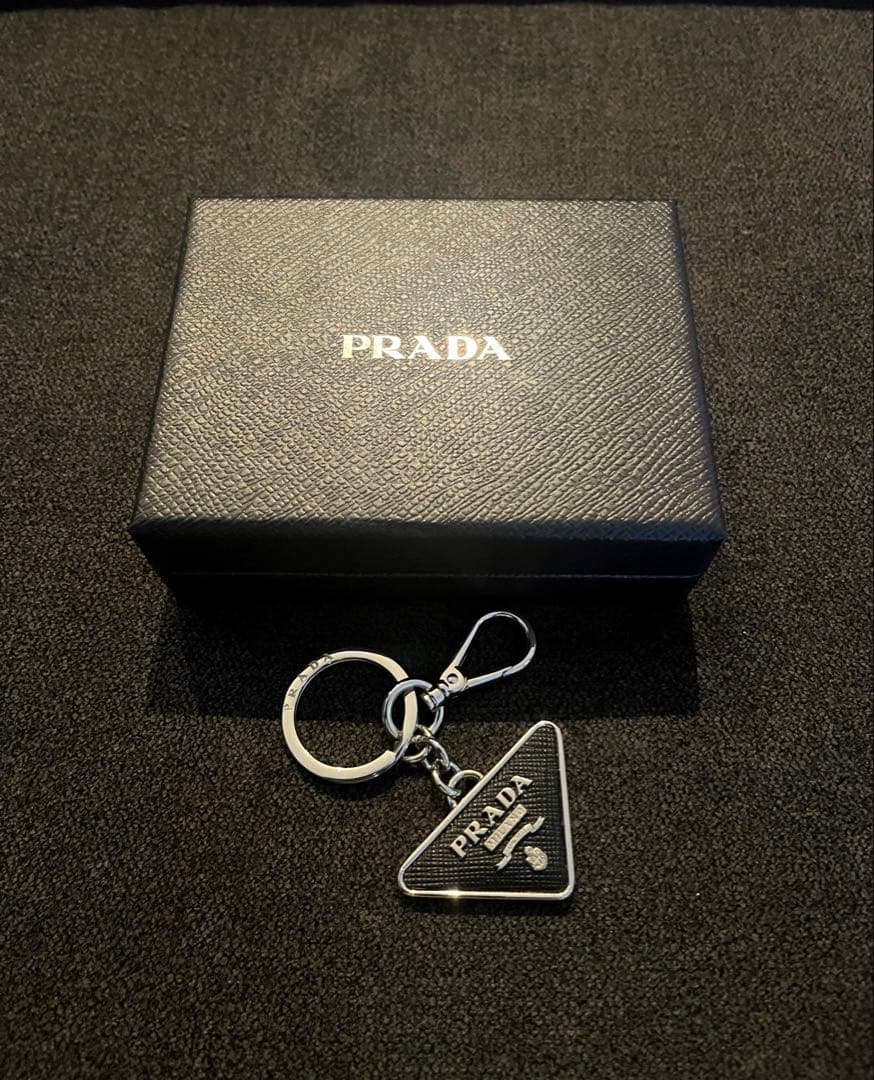 最終値引き★ PRADA サフィアーノ キーリング キーホルダー　チャーム
