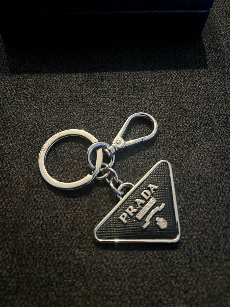 最終値引き★ PRADA サフィアーノ キーリング キーホルダー　チャーム