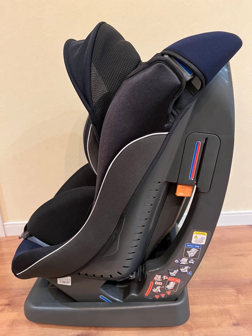 combiウィゴーグランデチャイルドシート 前後向き取付可能 シートベルト固定式