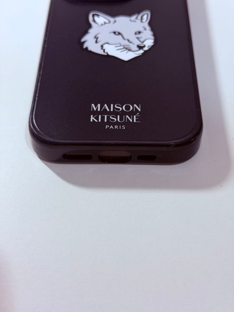 スタンド付きCASSETiFY MAISON KITSUNÉ iPhone